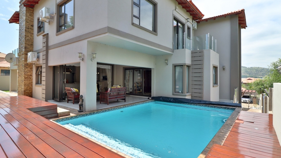 6 Bedroom Property for Sale in Birdwood Estate North West